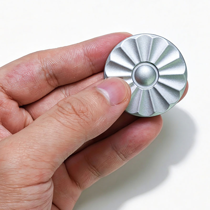 Cool Office Tech Gadgets - เหรียญแม่เหล็กแบบสัมผัส Petal Magnetic Haptic Coin ของเล่นคลายเครียด