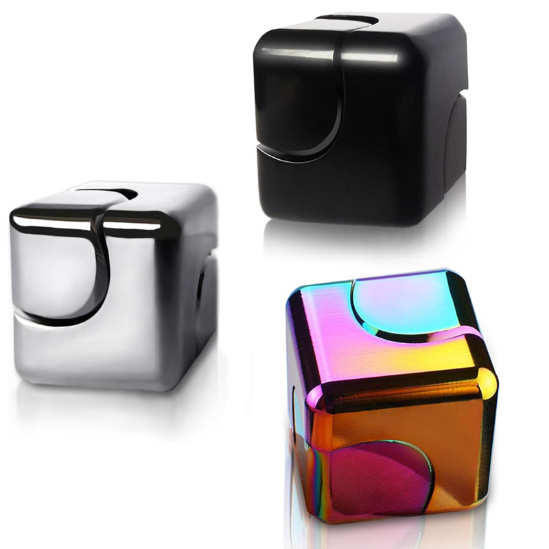 Cool Office Tech Gadgets - ลูกเต๋าโลหะทรงสี่เหลี่ยมหมุนได้ EDC ของเล่นตั้งโต๊ะสุดเท่ ของเล่นสำนักงานสำหรับผู้ใหญ่ ช่วยคลายเครียด ลดความวิตกกังวล